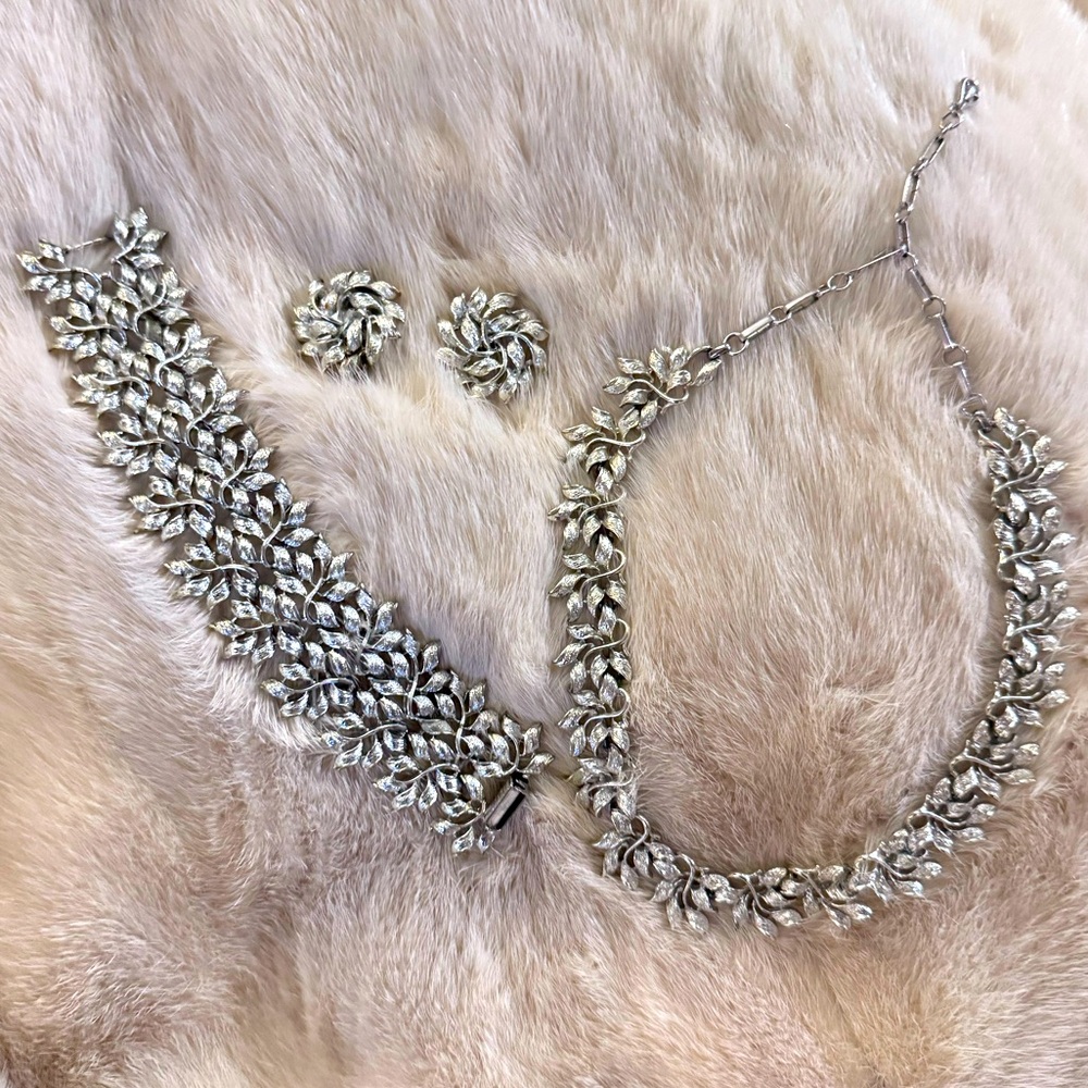 Coro Vintage necklace earrings and bracelet set.